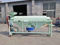 黑龍江哈爾濱李經理訂購的中型水稻打毛機、稻種脫芒機裝車發貨